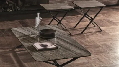 Tavolino con piano  in marmo e struttura in metallo XCS di Ditre Italia