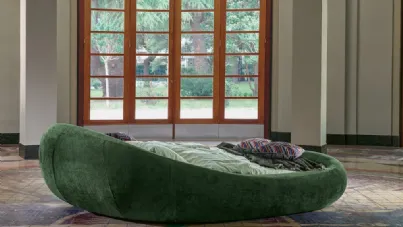 Letto di design Pebble in tessuto imbottito di Dorelan Letti